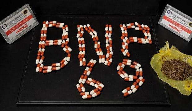 Bayburt&rsquo;ta zehir operasyonu: Ş&uuml;phelinin &uuml;zerinden uyuşturucu hap ve bonzai &ccedil;ıktı!