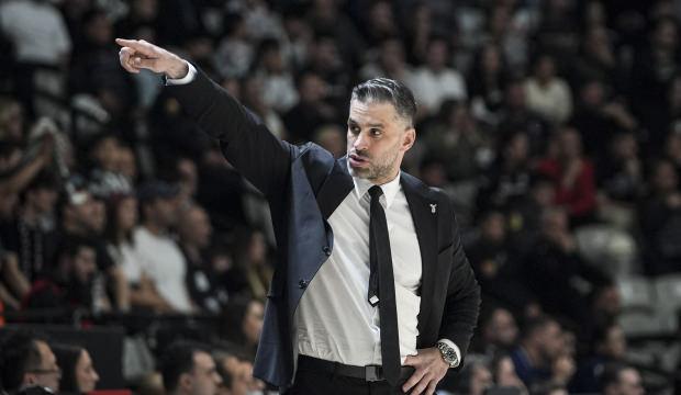 Beşiktaş'ın hocasından b&uuml;y&uuml;k başarı! Avrupa'da yılın ko&ccedil;u se&ccedil;ildi