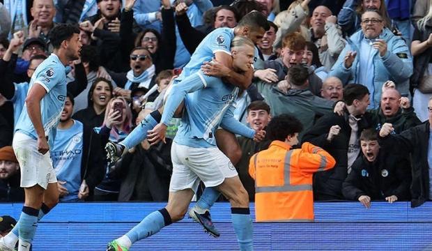 Bir Arsenal klasiği! Zirveyi son haftalarda tehlikeye attılar