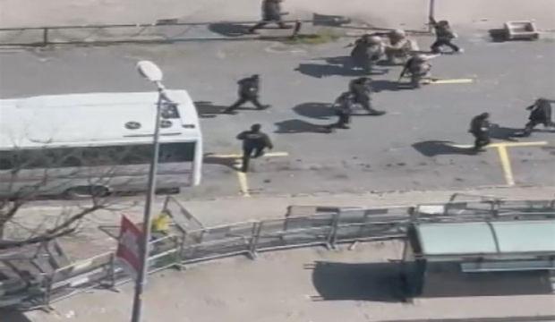 Konsolosluk &ouml;n&uuml;ndeki &ccedil;atışmada yeni gelişme: 3 kişi adliyeye sevk edildi