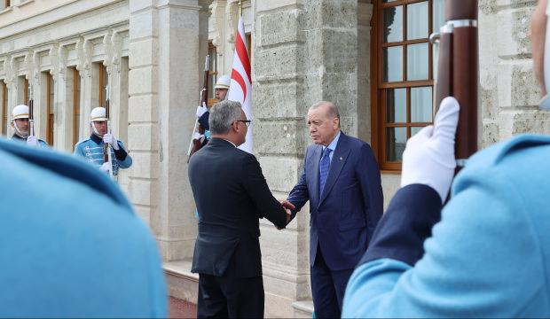 Erdoğan, KKTC Cumhurbaşkanı Erh&uuml;rman ile bir araya geldi