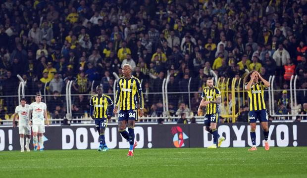 Fenerbah&ccedil;e derbi &ouml;ncesi avantajını kaybetti