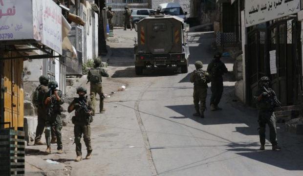 Filistinli iş&ccedil;ilere şiddet! G&ouml;zaltında darp, hastaneler doldu