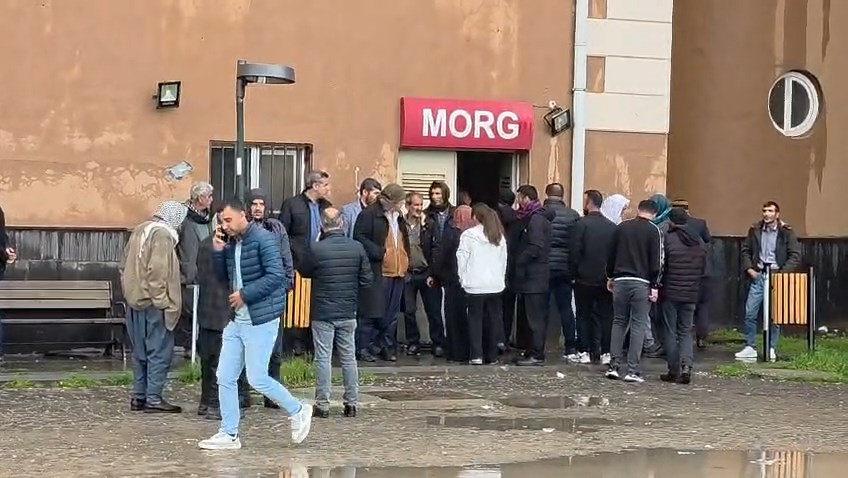 Olay yerine çok sayıda ekip sevk edildi. 