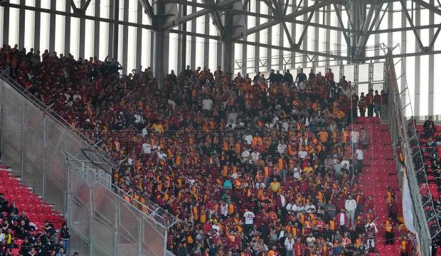 Gen&ccedil;lerbirliği a&ccedil;ıkladı! Bilet fiyatları Galatasaraylı taraftarları &ccedil;ıldırttı