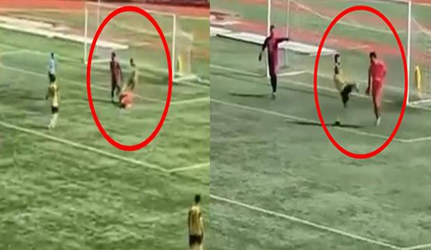 Gol sevinci yaşayan rakibinin kafasına tekme attı! 