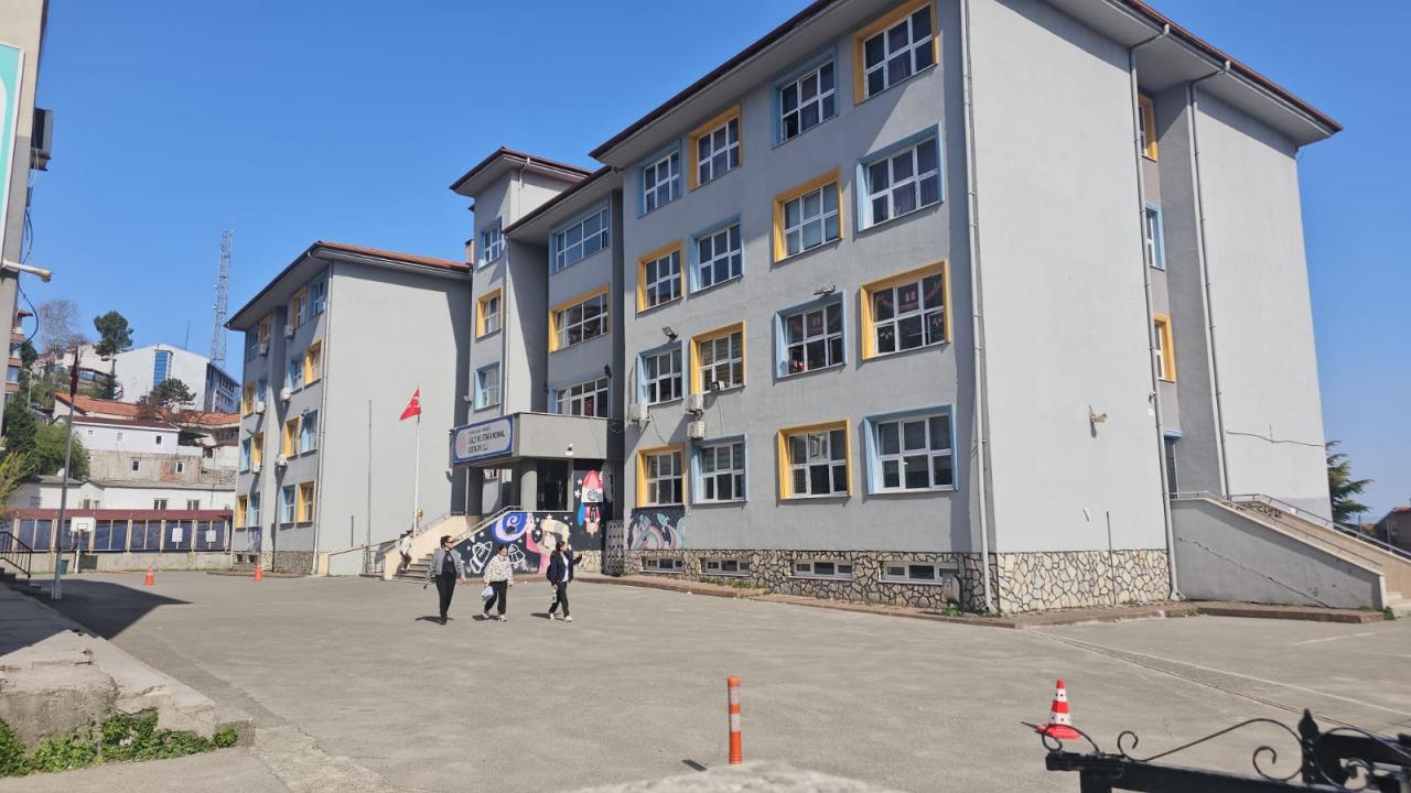 Menenjit ön tanısıyla tedavi gören Çağla yaşama tutunamadı.