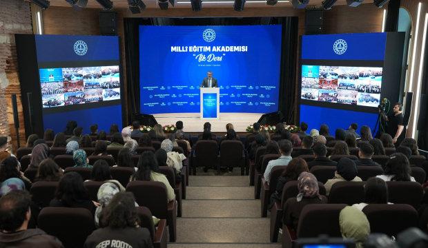 İlk ders Bakan Tekin'den! Milli Eğitim Akademisi kapılarını a&ccedil;tı!