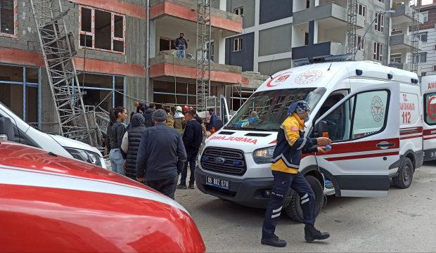 İnşaat iskelesi &ccedil;&ouml;kt&uuml;! 1'i ağır 3 iş&ccedil;i yaralandı