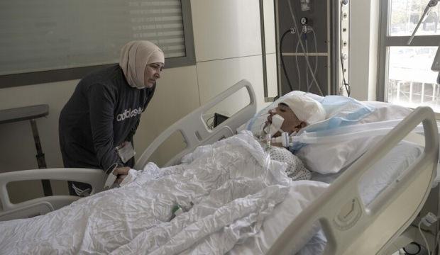 Katil İsrail'in L&uuml;bnan'a saldırısında yaralanan gen&ccedil; Halid'in yaşam m&uuml;cadelesi s&uuml;r&uuml;yor