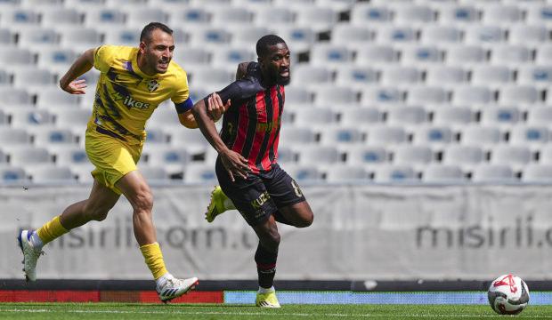 Ligin dibine demir atan ekiplerin ma&ccedil;ında Ey&uuml;pspor Fatih Karag&uuml;mr&uuml;k'&uuml; deplasmanda devirdi!