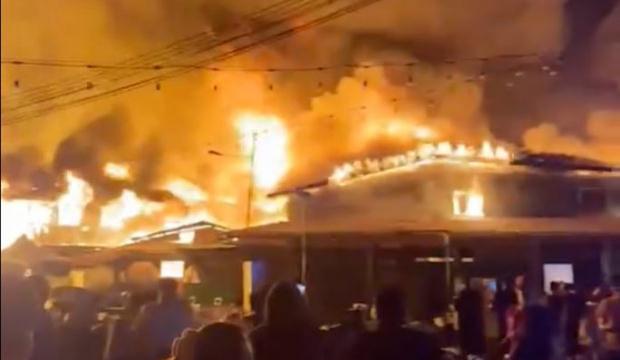 Malezya'da yangın: Bir kasaba yok oldu!