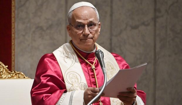 Papa'dan &ccedil;ok sert savaş &ccedil;ıkışı! 'Manip&uuml;le edenlere yazıklar olsun'