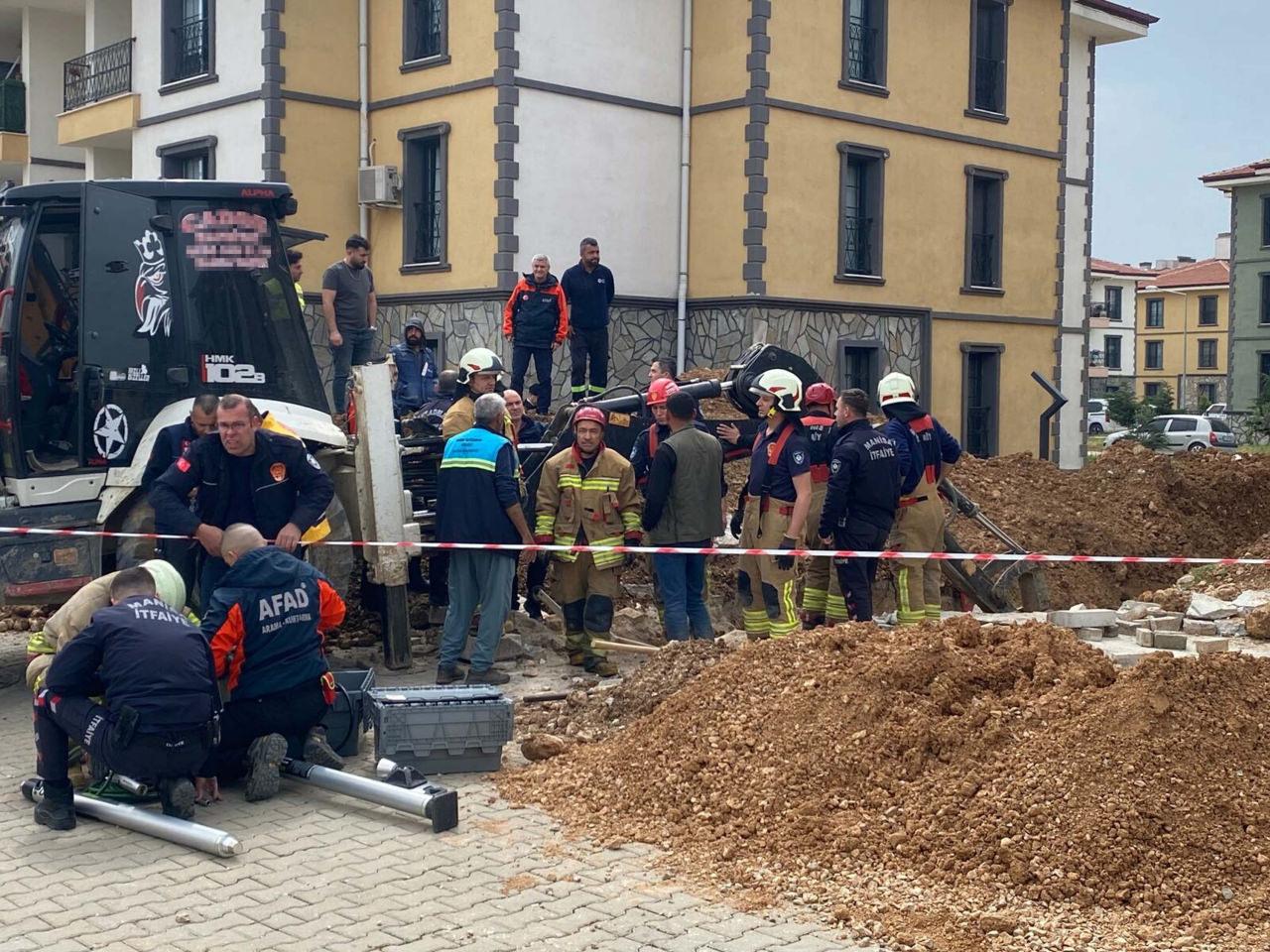 Bir işçi toprak altında kaldı.