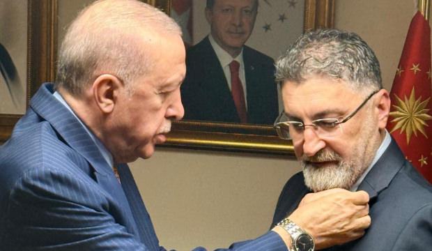 Serik'te yeni d&ouml;nem! Kadir Kumbul AK Parti'ye katıldı, rozetini Erdoğan taktı