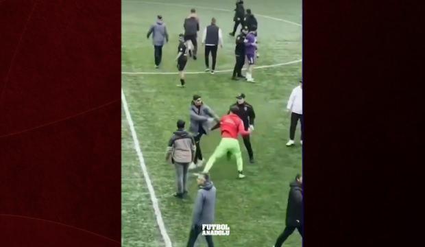 TFF 3. Ligde k&uuml;me d&uuml;şme acısı sahaya tekme tokat olarak yansıdı! &Ccedil;ayelinde Olaylı Gece