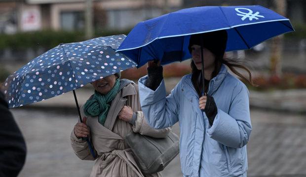 T&uuml;rkiye'ye hafta sonu uyarısı: Kuvvetli yağış ve fırtına vuracak! Bug&uuml;n başlıyor...