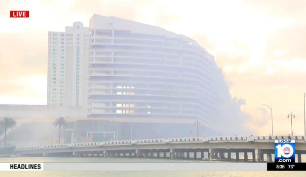 Miami'deki 26 yıllık Mandarin Oriental oteli saniyeler i&ccedil;inde yıkıldı