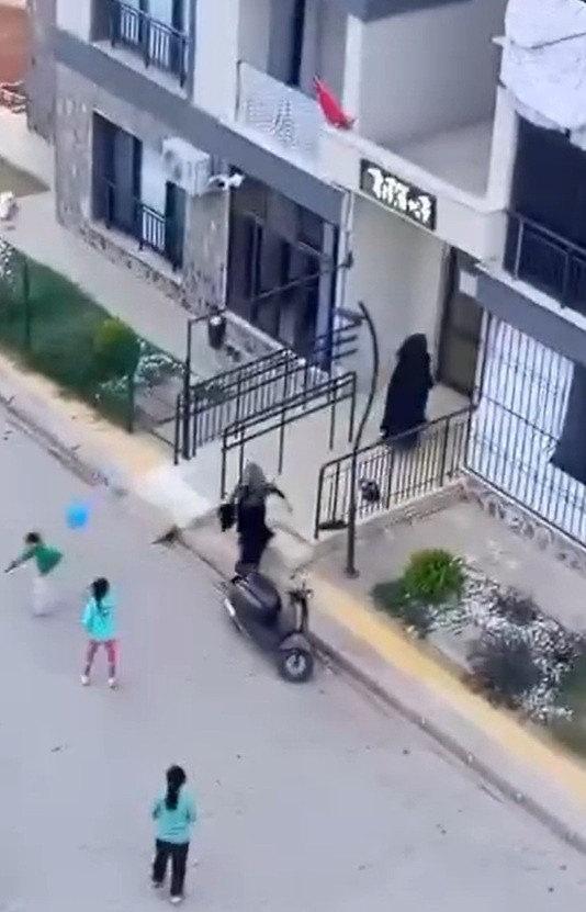 Bıçaklı yaralama olayının yaşandığı olay anına ilişkin fotoğraf. 