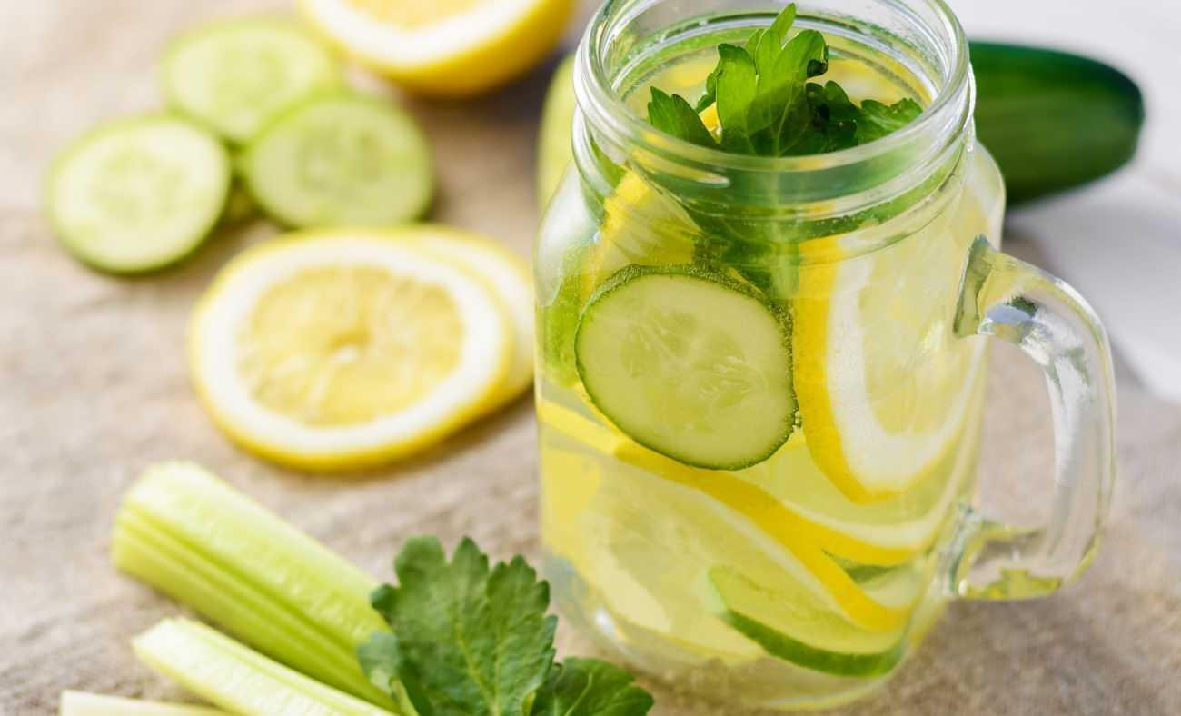 Kış kilolarına elveda: Yağ yakımını destekleyen detoks tarifi! 