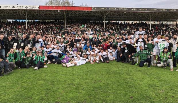 Şampiyon olup tarihlerinde ilk kez 2. Lig'e y&uuml;kseldiler