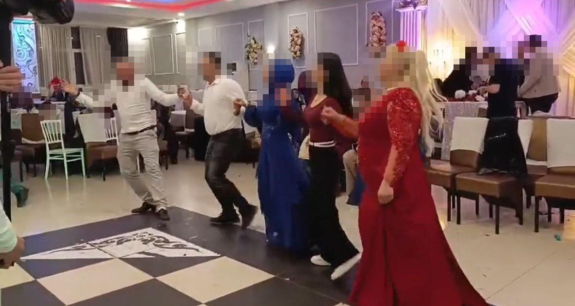 Boşanma davası devam eden eşinin takılarını çalıp, sevgilisine düğün yaptığı iddiasıyla şikayetçi oldu.