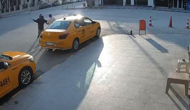 Hatay'da dehşet saati: Bir saatte &uuml;&ccedil; kişiyi satırla yaraladı