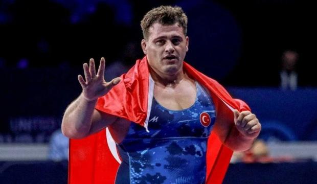 Rıza Kayaalp, tarih yazmaya bir adım uzaklıkta! Rekor i&ccedil;in mindere &ccedil;ıkıyor