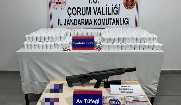 &Ccedil;orum&rsquo;da dev zehir operasyonu: Bağ evinden on binlerce uyuşturucu hap &ccedil;ıktı!