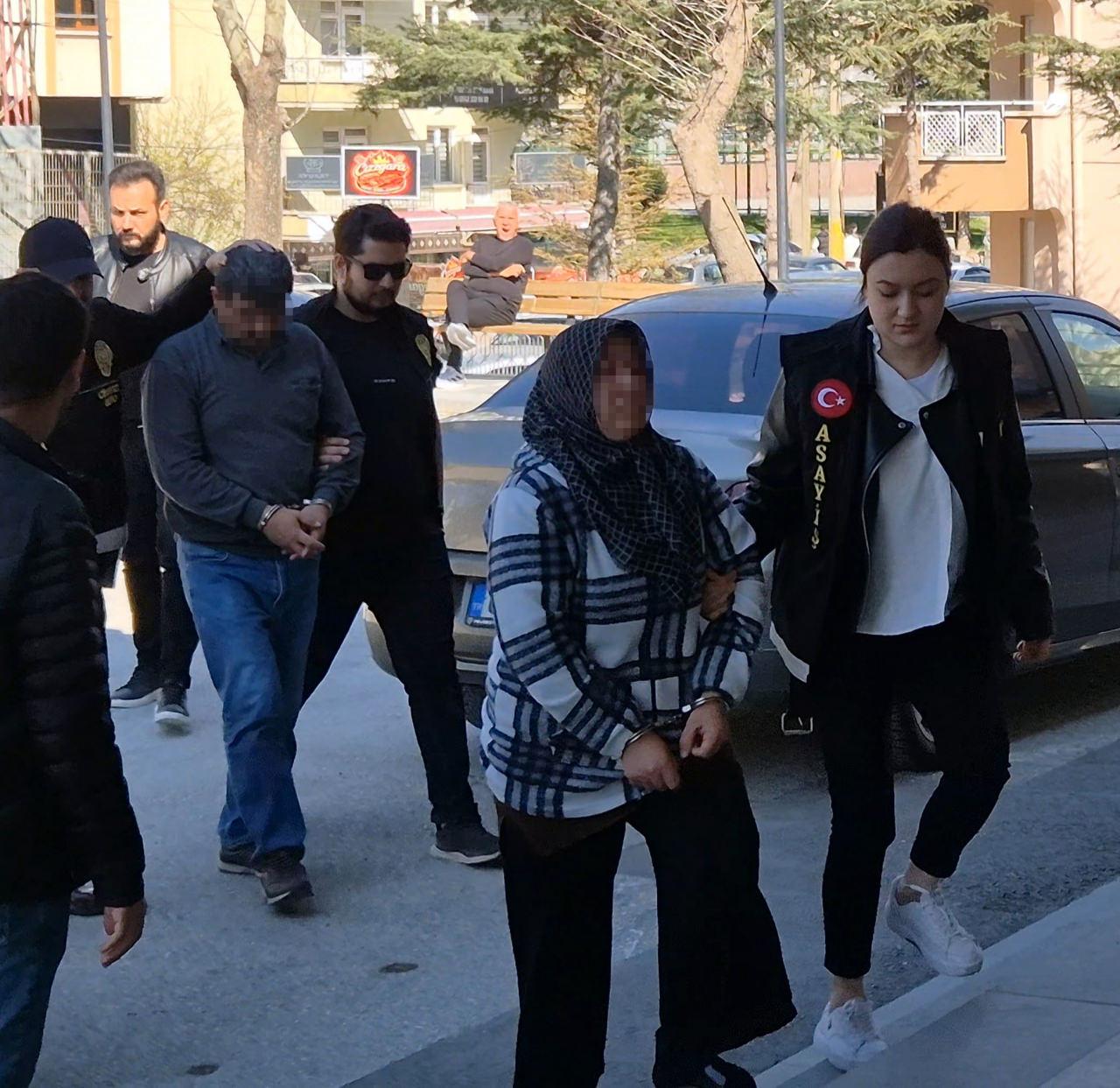 Çifte komşu cinayetinin şüphelileri adliyede.