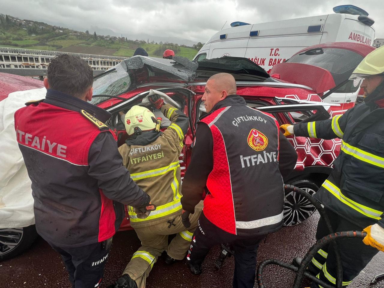 Olay yerine çok sayıda ekip sevk edildi.