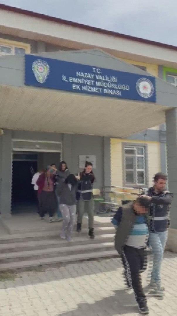 İş hayali kuran 120 vatandaşı, numaralarını muhtarlardan alarak tuzağa düşürdüler.
