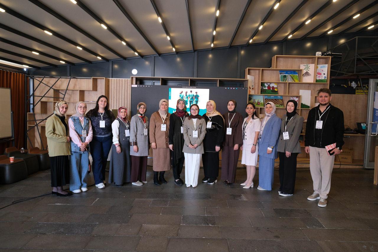 Çalıştaya 60 öğrenci 6 akademisyen katıldı. 