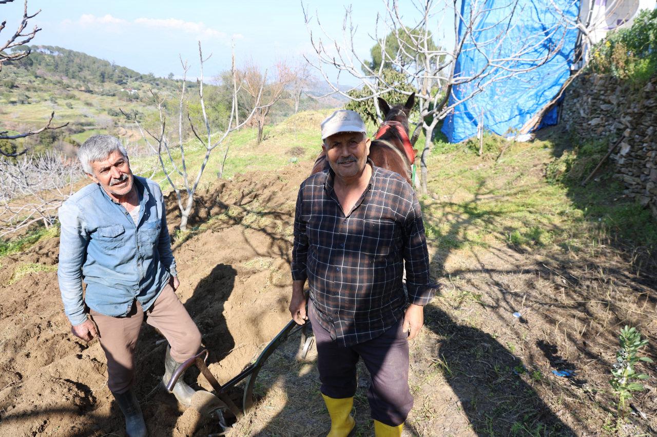  Gençler köyü terk edince iş yaşlılara kaldı.