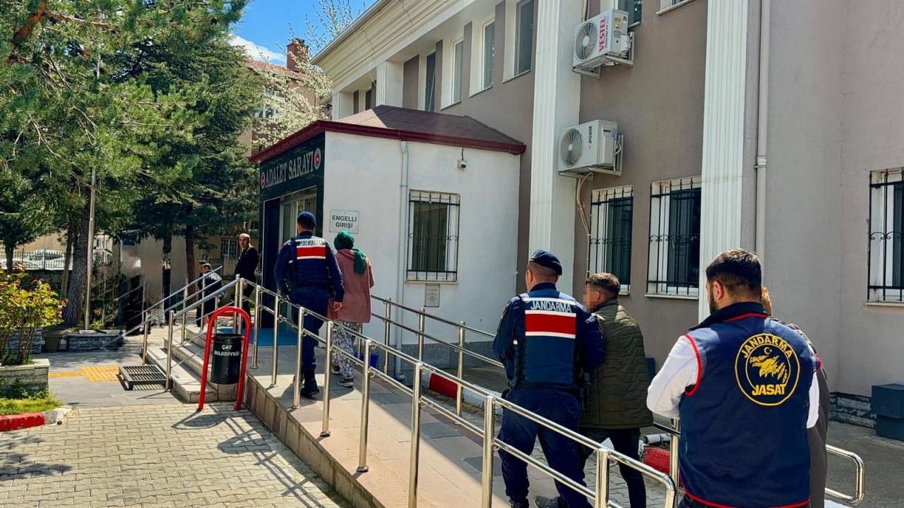 Şüpheli ölümle ilgili gözaltına alınan iki kişiden biri tutuklandı. 