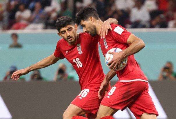 İran Milli Takımı'nda Mehdi Taremi (Sağda) attığı golün sevincini yaşıyor