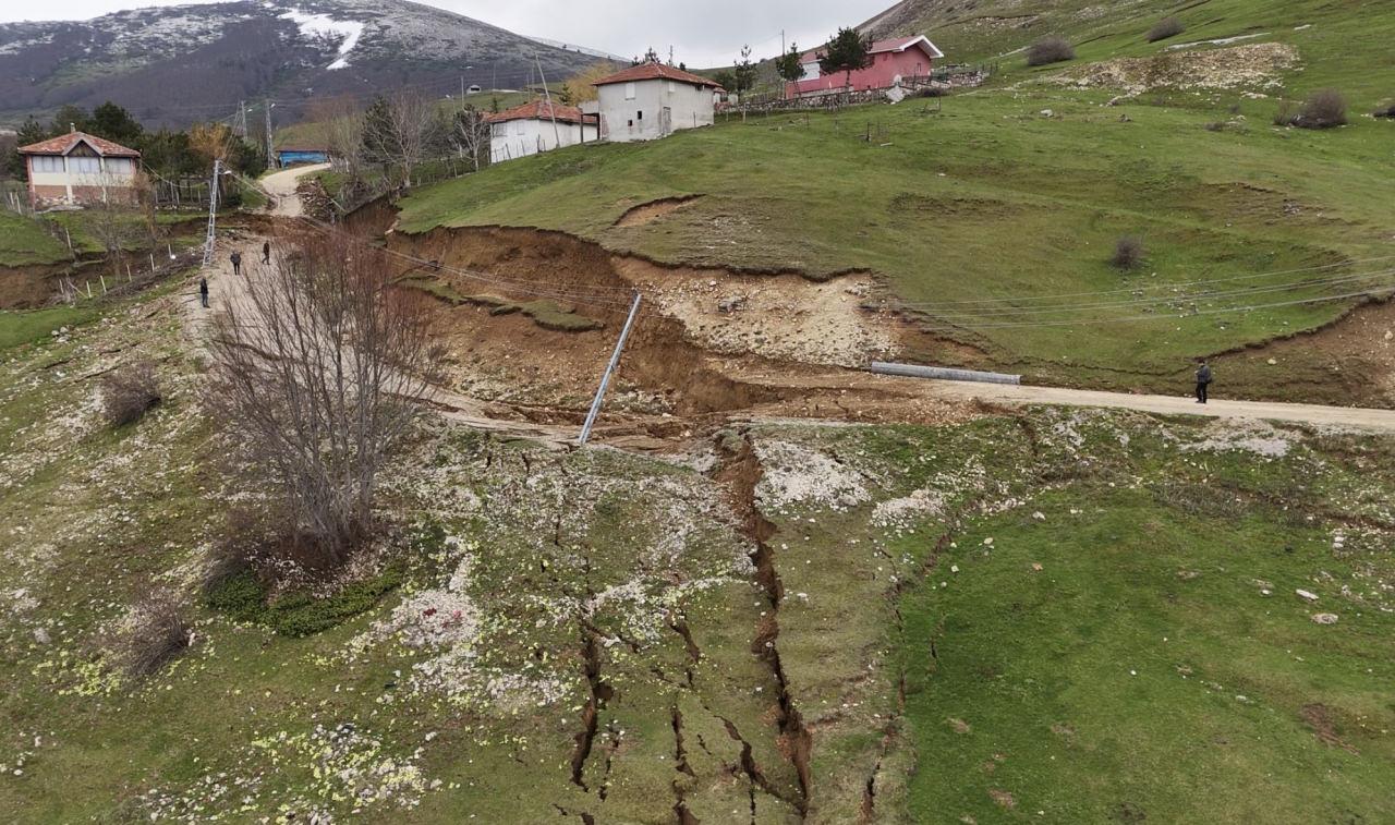 Bölgede elektrik kesintisi yaşandı.