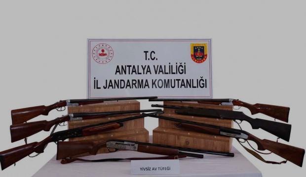 Kaş&rsquo;ta ruhsatsız silah operasyonu: Jandarma 7 t&uuml;feğe el koydu!