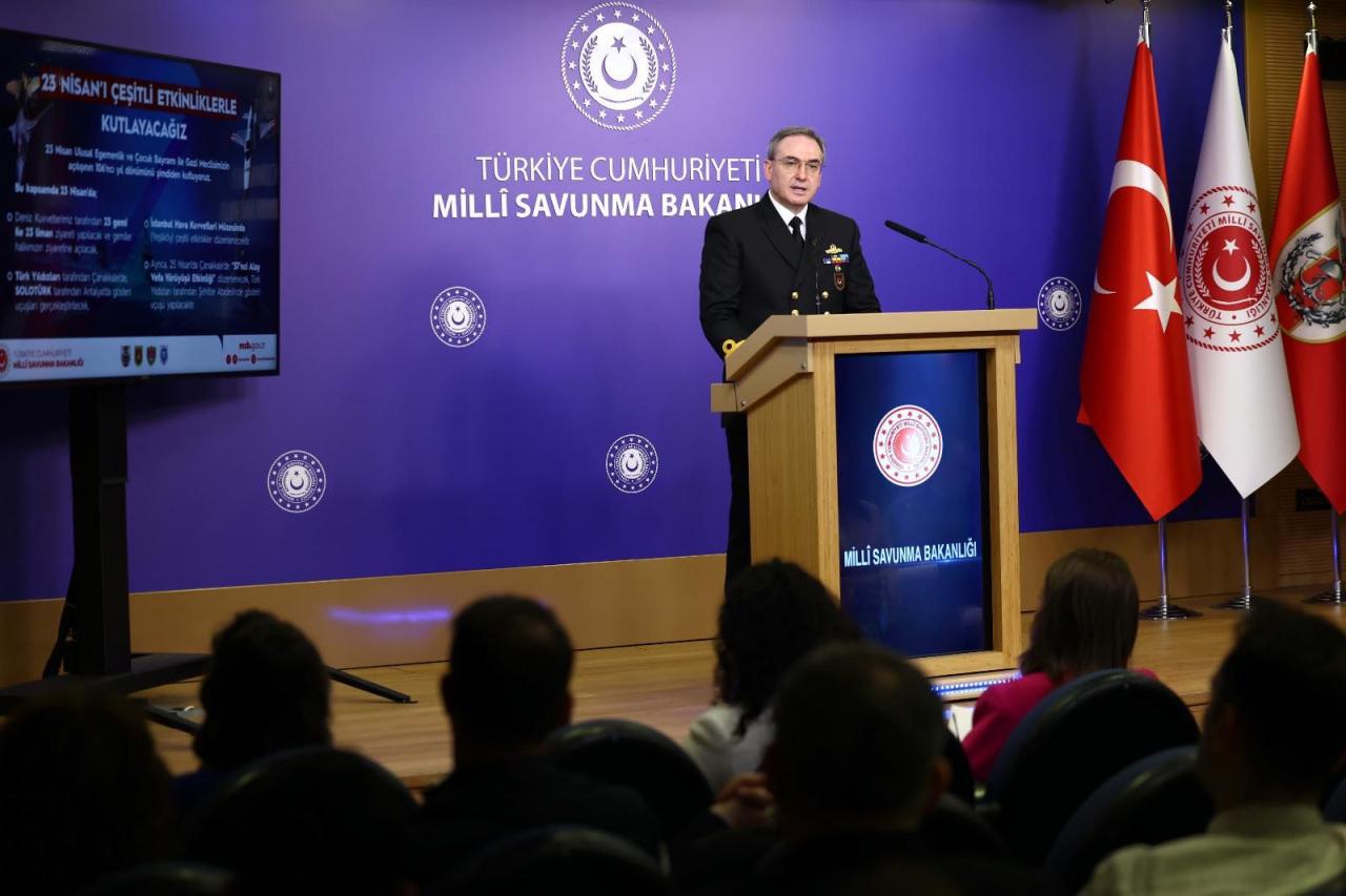 Millî Savunma Bakanlığı Basın ve Halkla İlişkiler Müşaviri Tuğamiral Zeki Aktürk