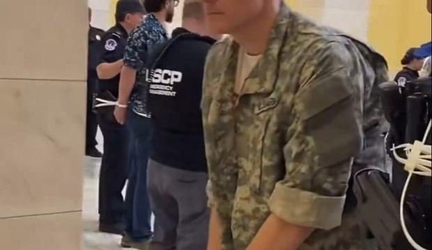 ABD kongresinde hareketli dakikalar: Savaş karşıtı gazilere g&ouml;zaltı