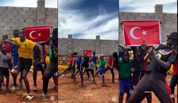 Arda G&uuml;ler ve Kenan Yıldız isimleri Uganda sokaklarında...