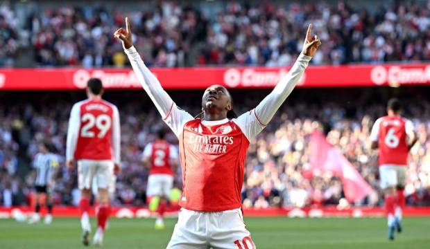 Arsenal hata yapmadı! Tek golle liderliği geri aldı