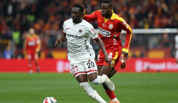 Aslan'a kupa şoku: Sahaya yansımayan performans, elenmeyle sonu&ccedil;landı