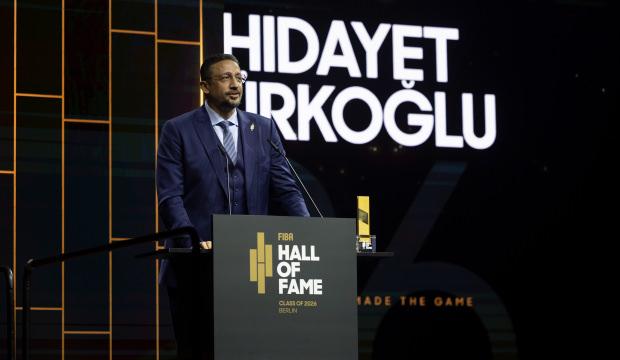 Berlin&rsquo;de tarihi gece: Hidayet T&uuml;rkoğlu, FIBA Hall of Fame 2026 &ouml;d&uuml;l&uuml;n&uuml; aldı