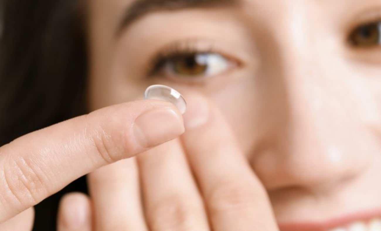 Bir şey olmaz deyip ge&ccedil;meyin: Lensle uyumak g&ouml;z&uuml; oksijensiz bırakıyor!