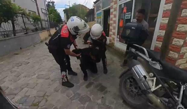 Boğazına şeker ka&ccedil;an motorcuyu polis Heimlich manevrasıyla kurtardı