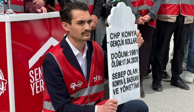CHP'li gen&ccedil;lerden mezar taşlı eylem: 'Demokrasiye karşı' deyip istifa istediler