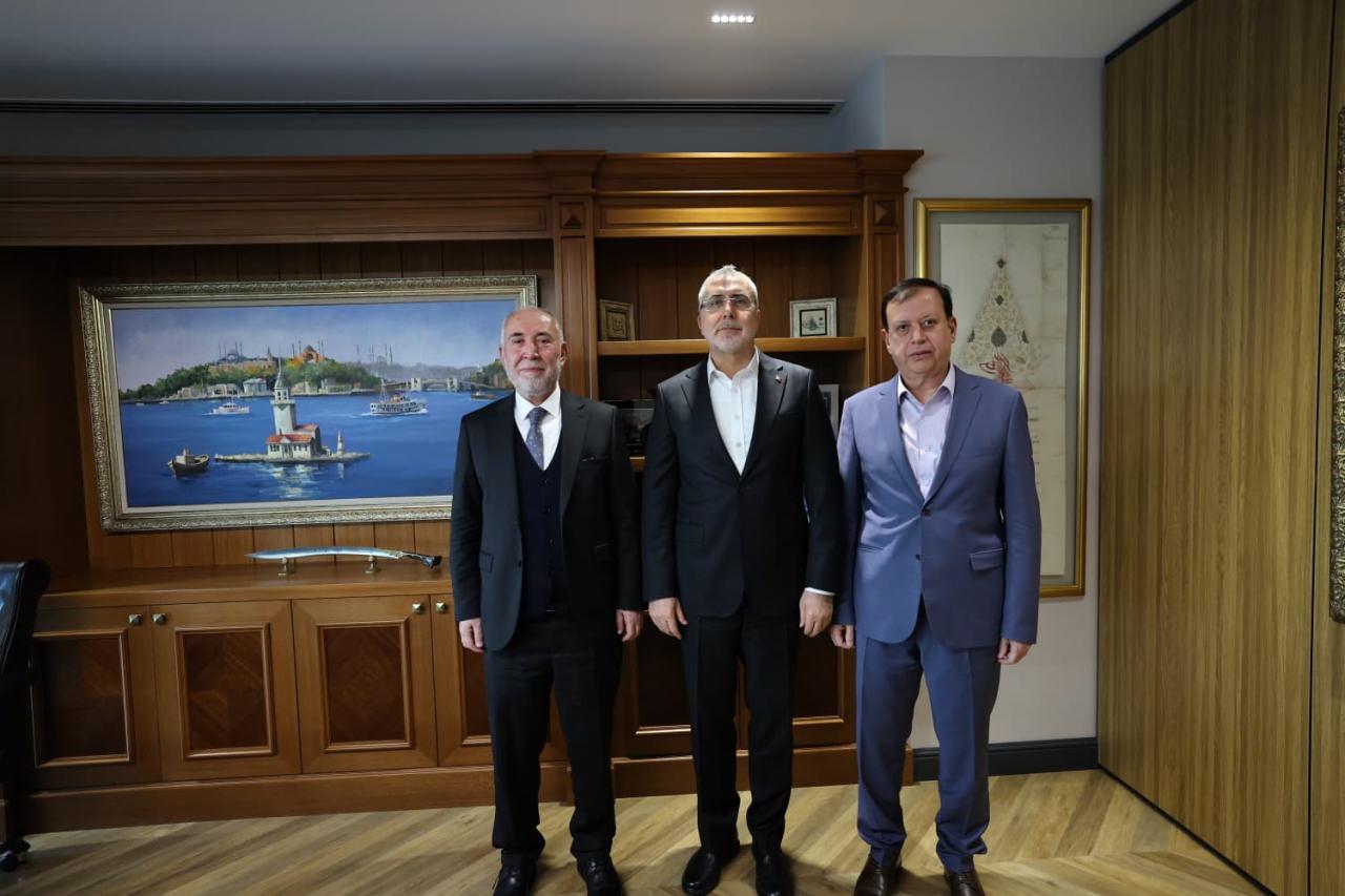 Zekeriya Karaman (Solda), Vedat Işıkhan (Ortada), İsmail Karahan (Sağda)