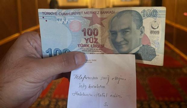 Camide namaz kılarken telefonunu şarj etti, not yazıp 100 TL bıraktı