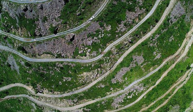 En deneyimli şof&ouml;rler bile korkuyor! D&uuml;nyanın en zor yolları